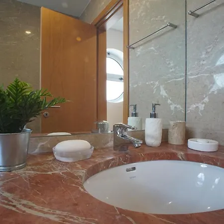 Oriente River View W/ Balcony&garage 아파트